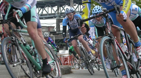 racers in the boat street criterium, seattle, 4/10/05